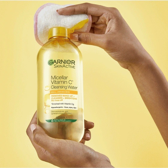 محلول آرایش پاک کن و روشن کننده صورت حاوی ویتامین C مناسب انواع پوست حجم 400میل گارنیر